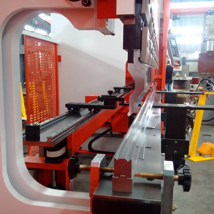Yawei 4 axis cnc brake press with goose neck punch 125t3m bending machine china factory